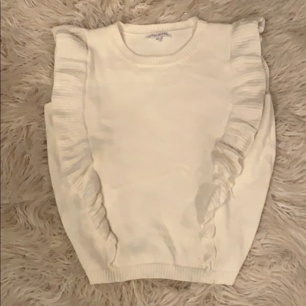 Sleeveless cream sweater with ruffle